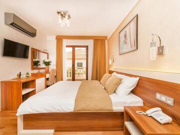 Двухместный номер с 1 кроватью и балконом в Отеле Hotel Bela Roza